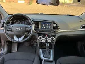 Hyundai Elantra 2020 Gris