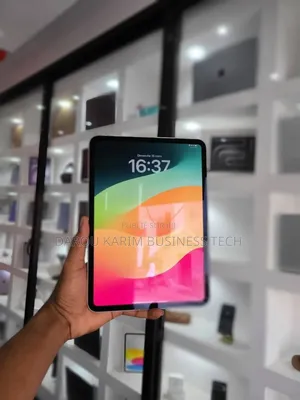 New Apple iPad Pro 13 (2024) 512 GB Autre
