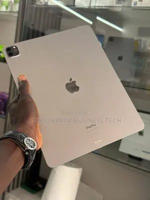 New Apple iPad Pro 13 (2024) 256 GB Autre