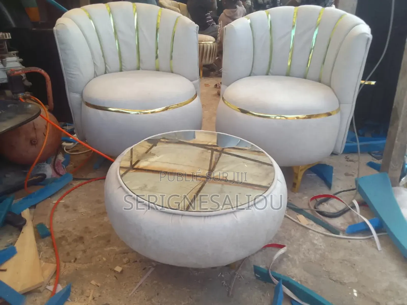 Tête À Tête Avec Table Basse