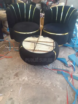 Tête À Tête Avec Table Basse