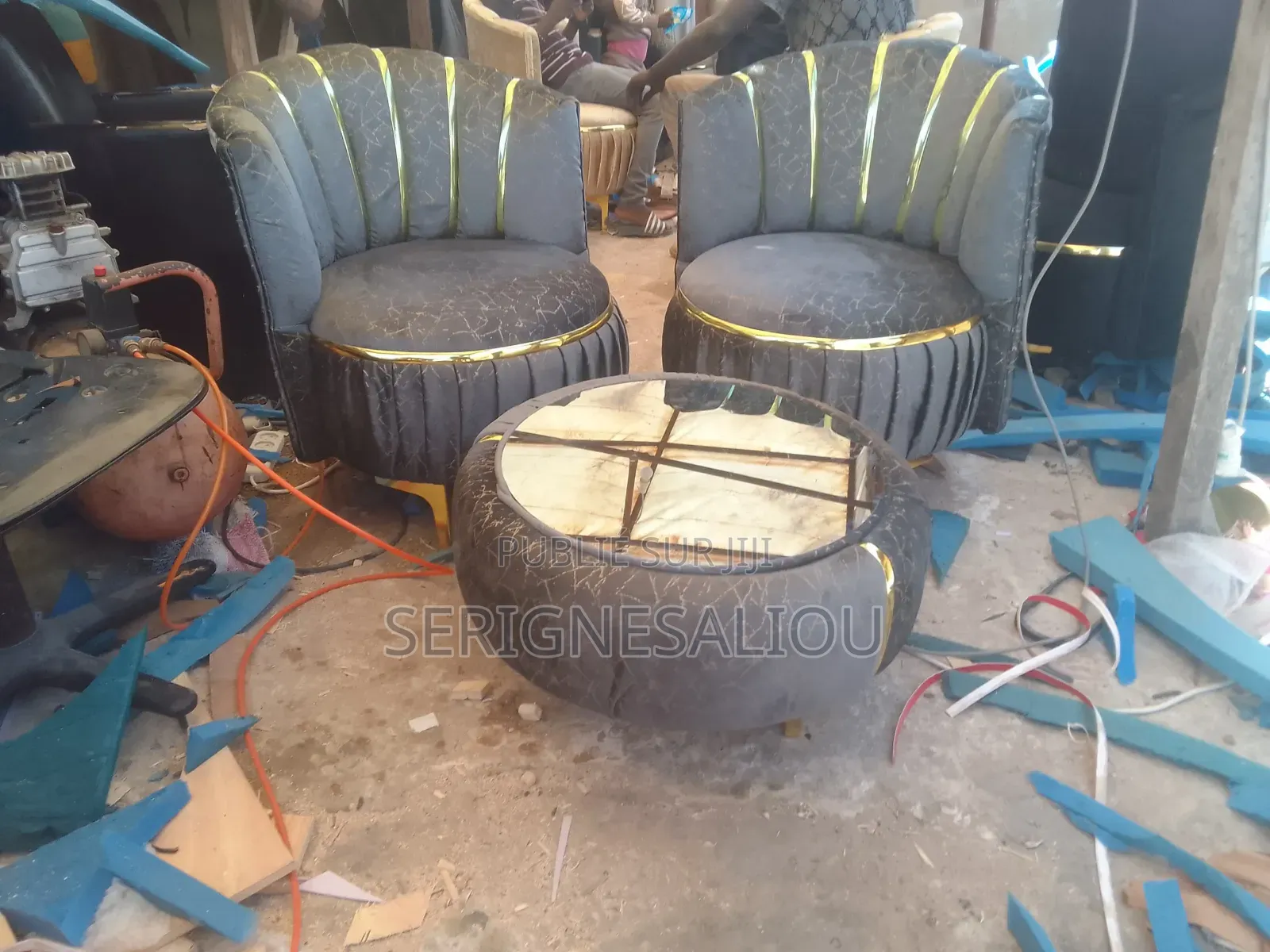 Tête À Tête Avec Table Basse