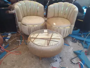 Tête À Tête Avec Table Basse