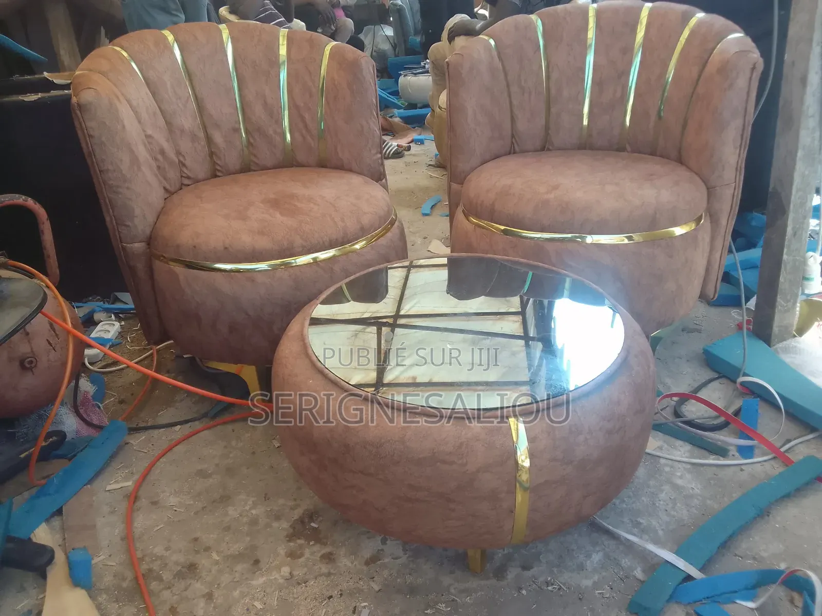 Tête À Tête Avec Table Basse