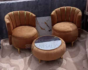 Tête À Tête Avec Table Basse De Très Bonne Qualité