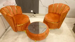 Tête À Tête Avec Table Basse De Très Bonne Qualité