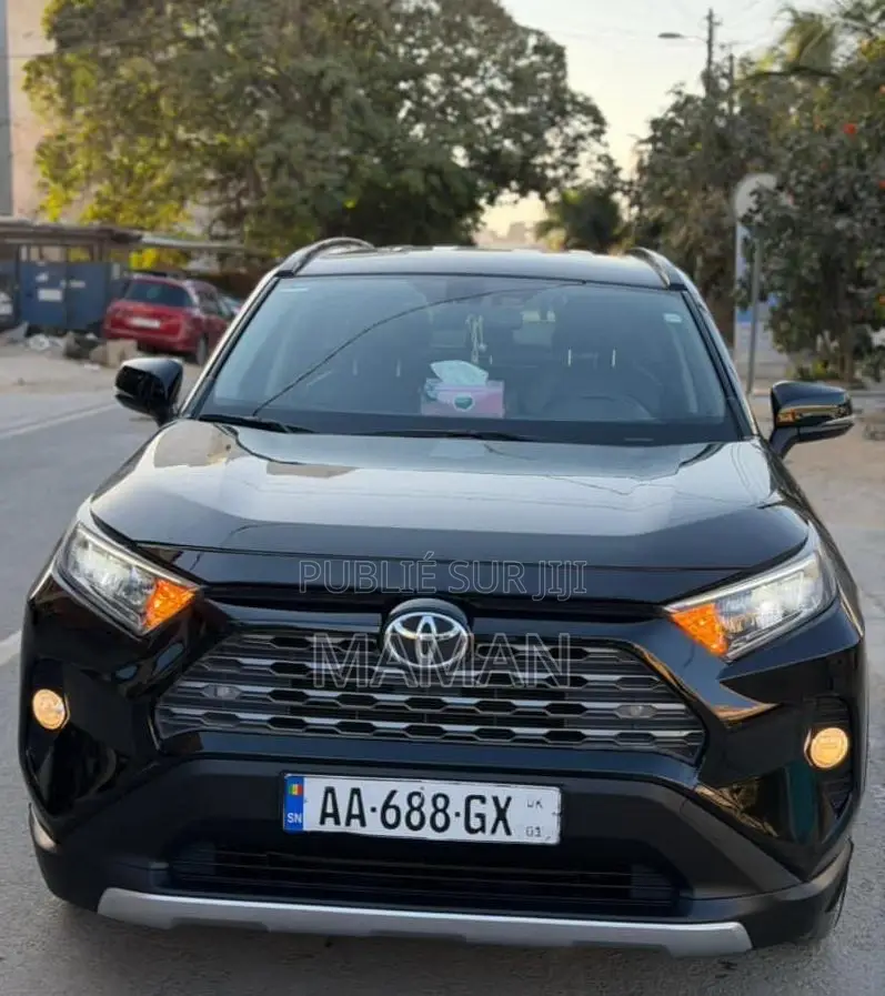 Toyota RAV4 XLE 2022 Black