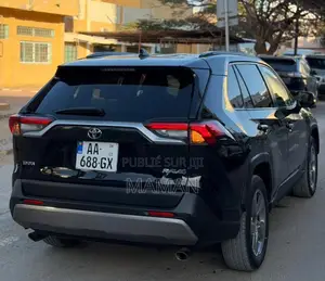 Toyota RAV4 XLE 2022 Black