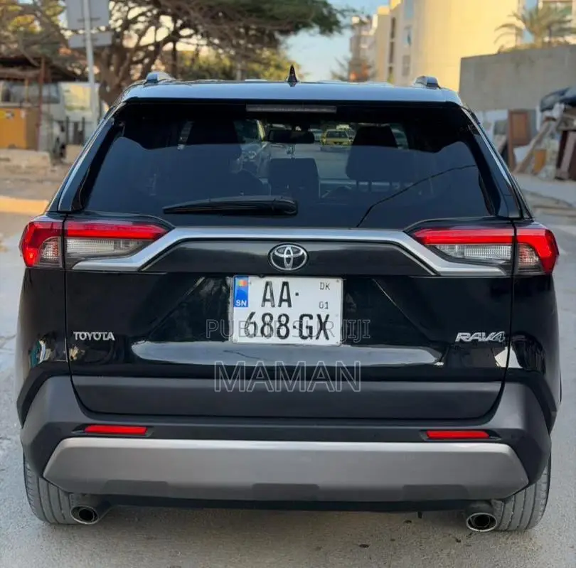 Toyota RAV4 XLE 2022 Black