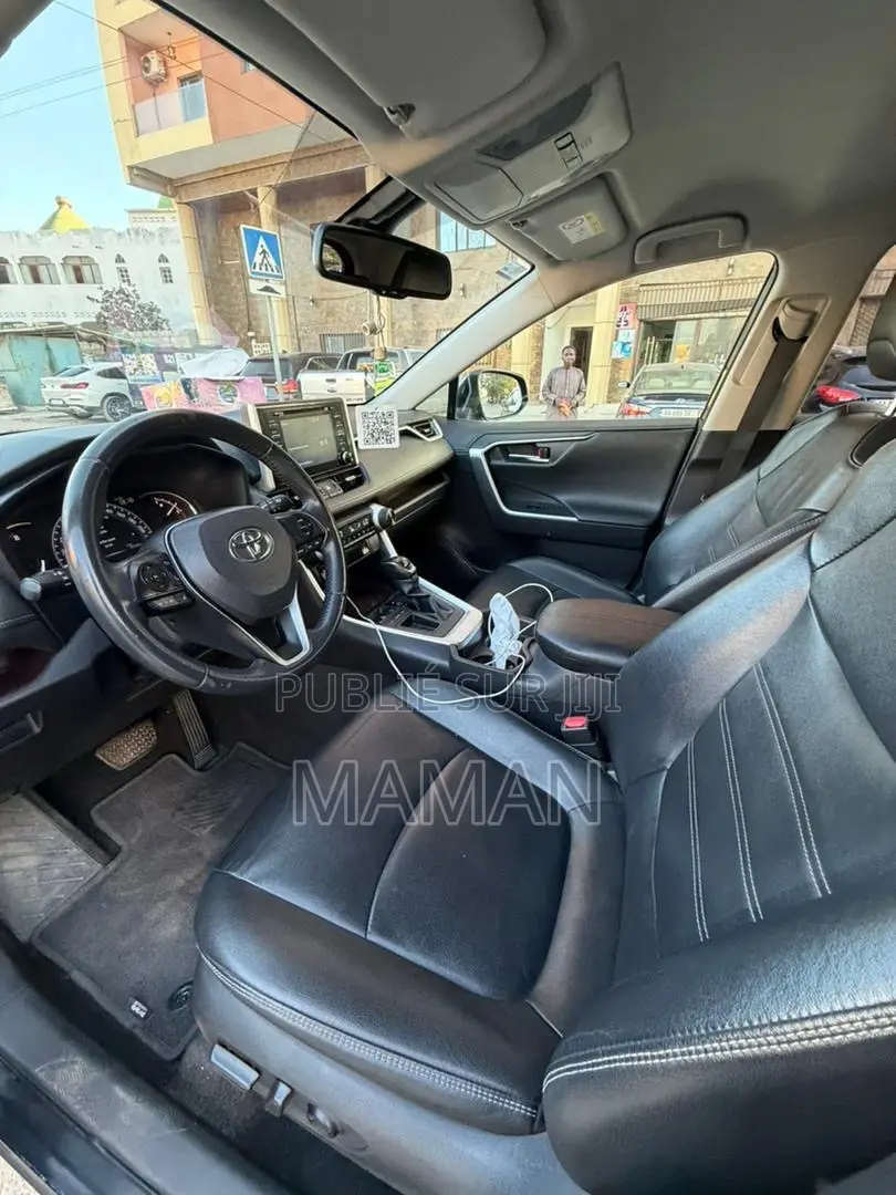 Toyota RAV4 XLE 2022 Black