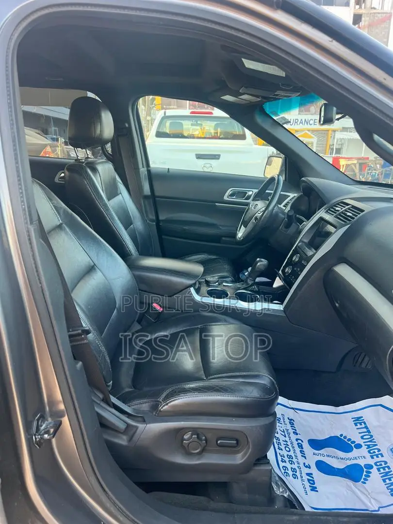 Ford Explorer 2013 Gris