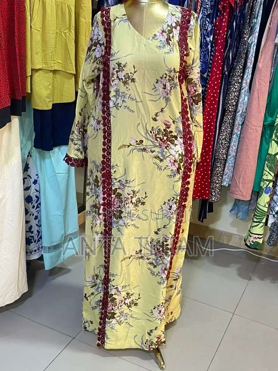 Dialabé Friperie Chaque De Nouveau Dialabé