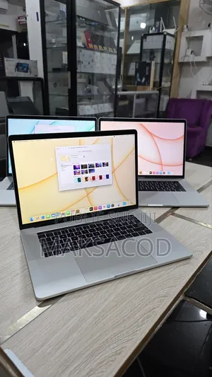 Ordinateur Portable Apple MacBook Pro 2016 16GB Intel Core I7 SSD 256GB