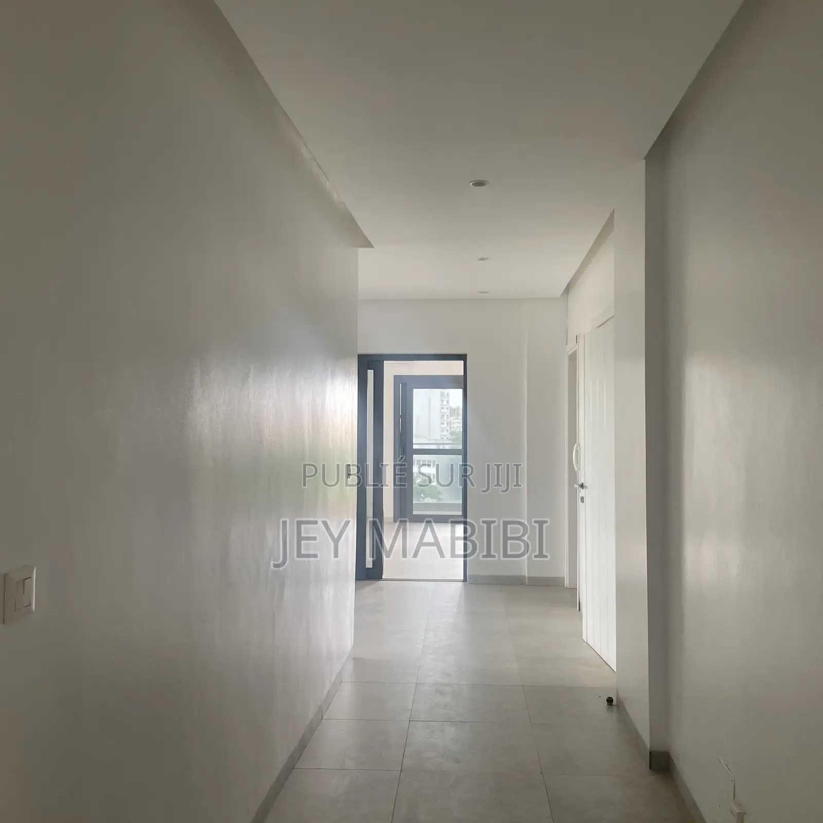 3chbre Appartement-terrasse dans Fann-Point E-Amitié à Vendre