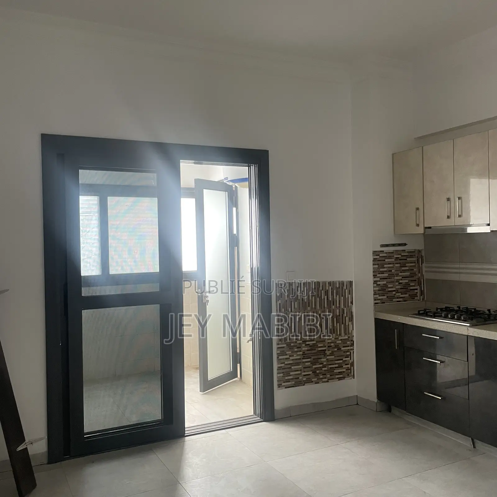 3chbre Appartement-terrasse dans Fann-Point E-Amitié à Vendre