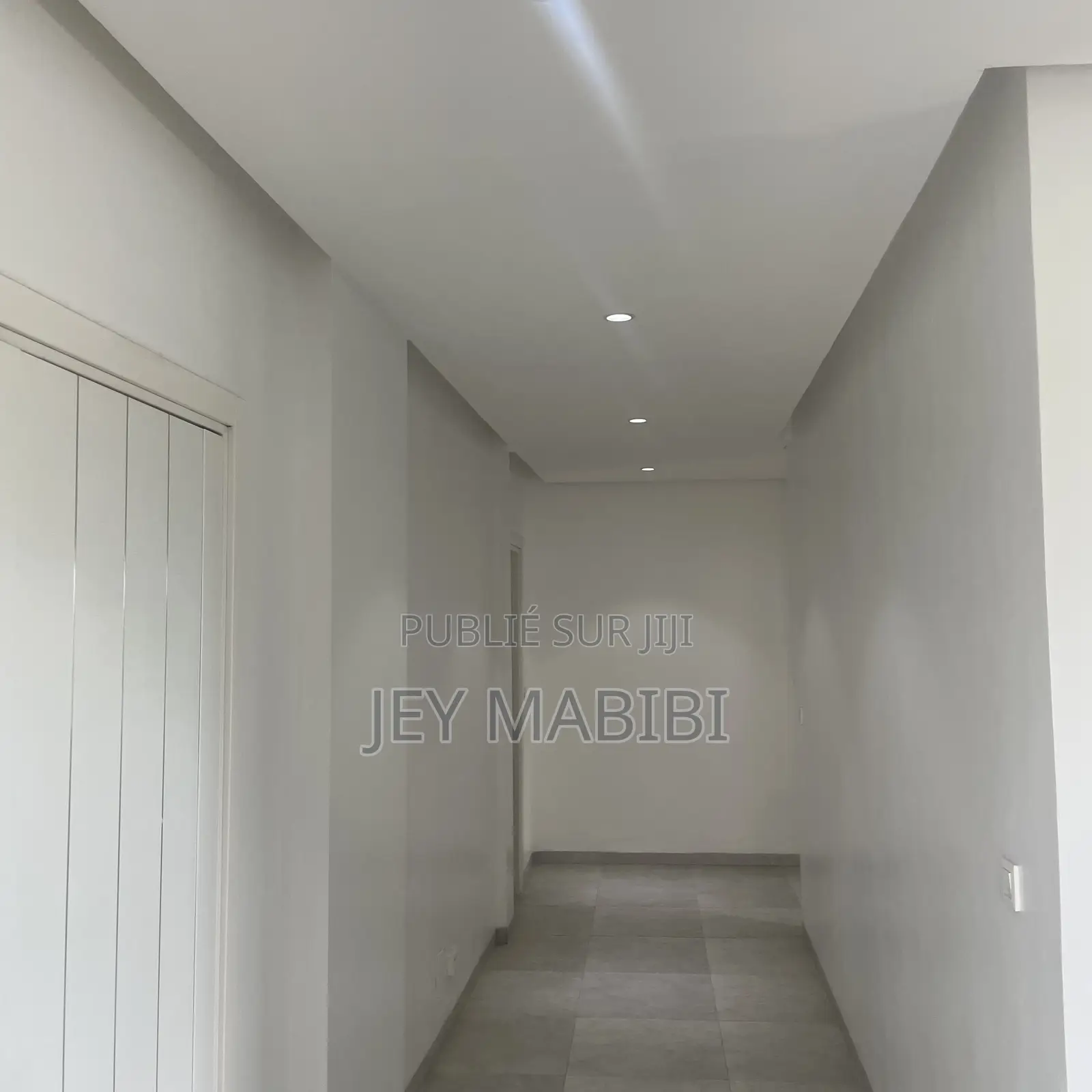 3chbre Appartement-terrasse dans Fann-Point E-Amitié à Vendre