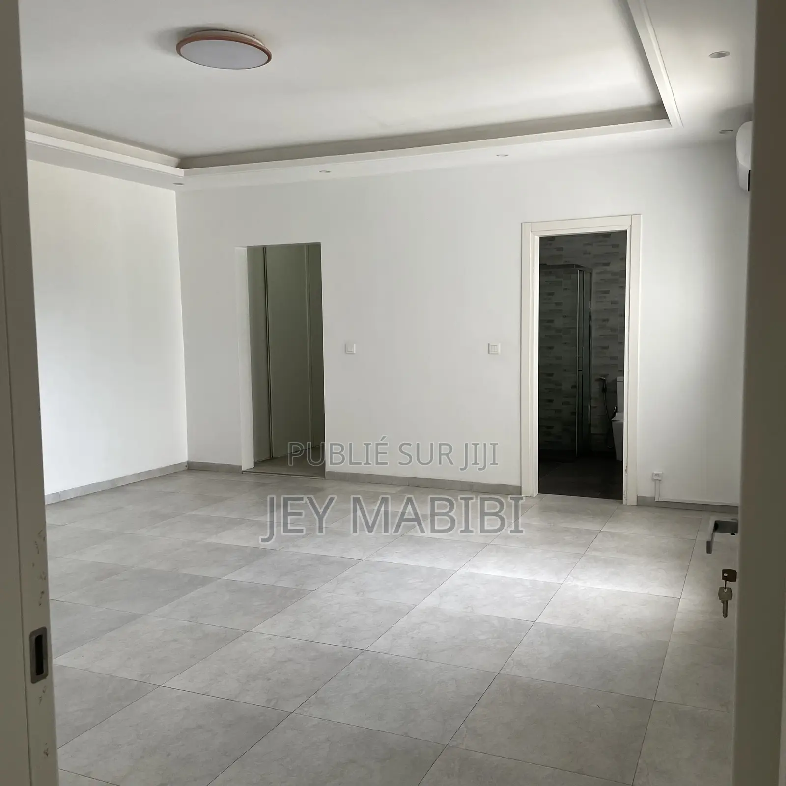 3chbre Appartement-terrasse dans Fann-Point E-Amitié à Vendre