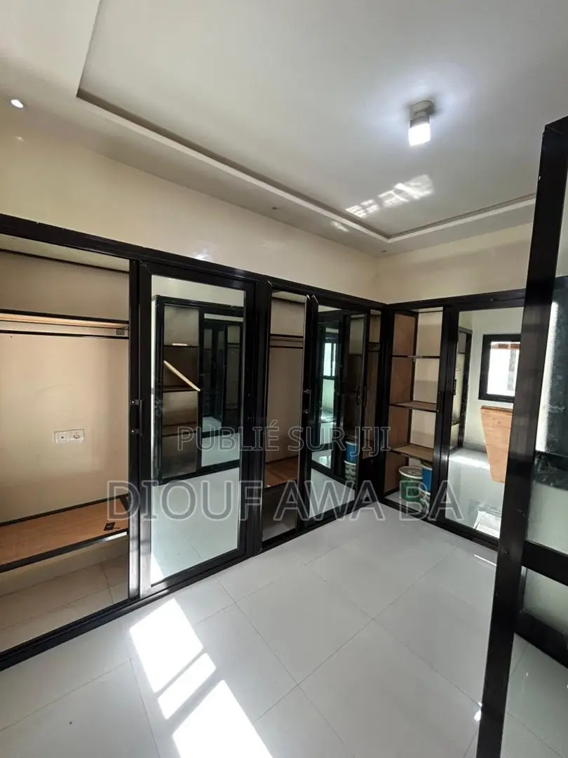 5chbre Duplex dans Location Duplex, Ouakam à Louer