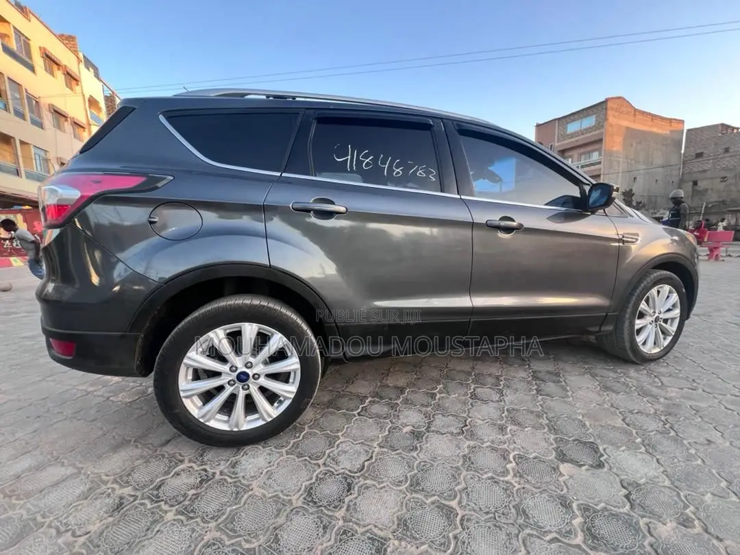 Ford Escape Titanium 4x4 2017 Gris