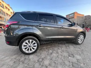 Ford Escape Titanium 4x4 2017 Gris
