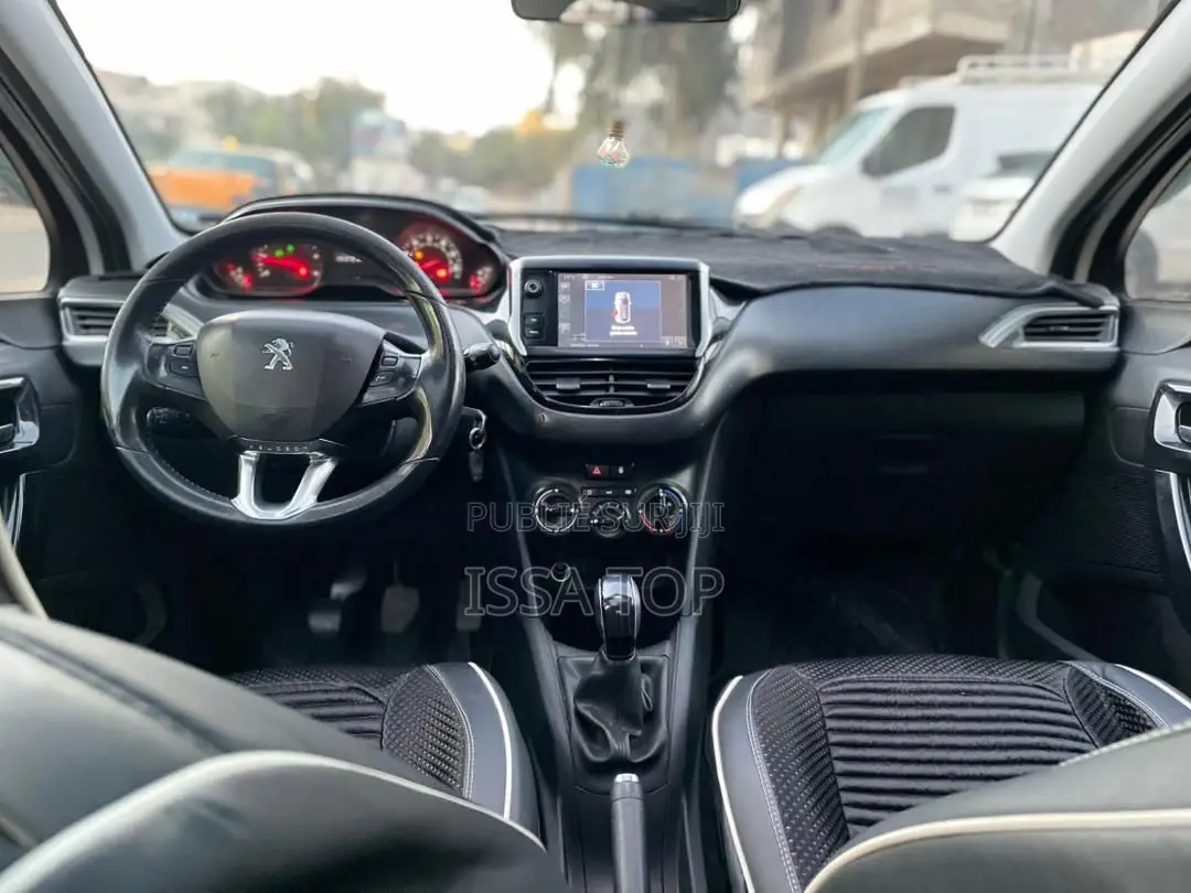 Peugeot 208 2015 Blanc