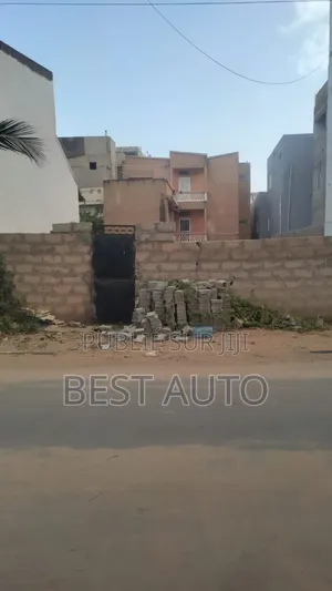 Terrain À Vendre À La Cité Djily Mbaye