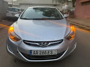 Hyundai Elantra GLS Sedan FWD (1.8L 4cyl 6A) 2013 Gris