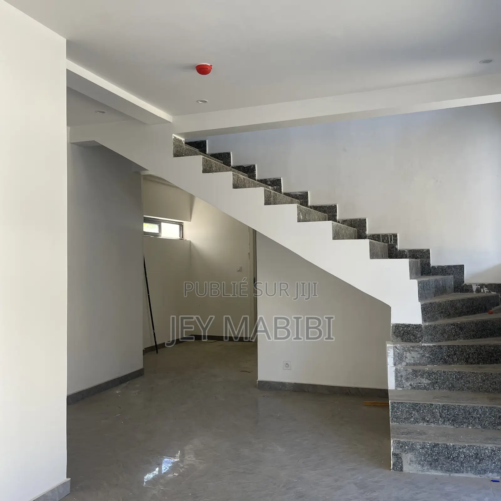 A Loué Pount.E Office/Bureaux