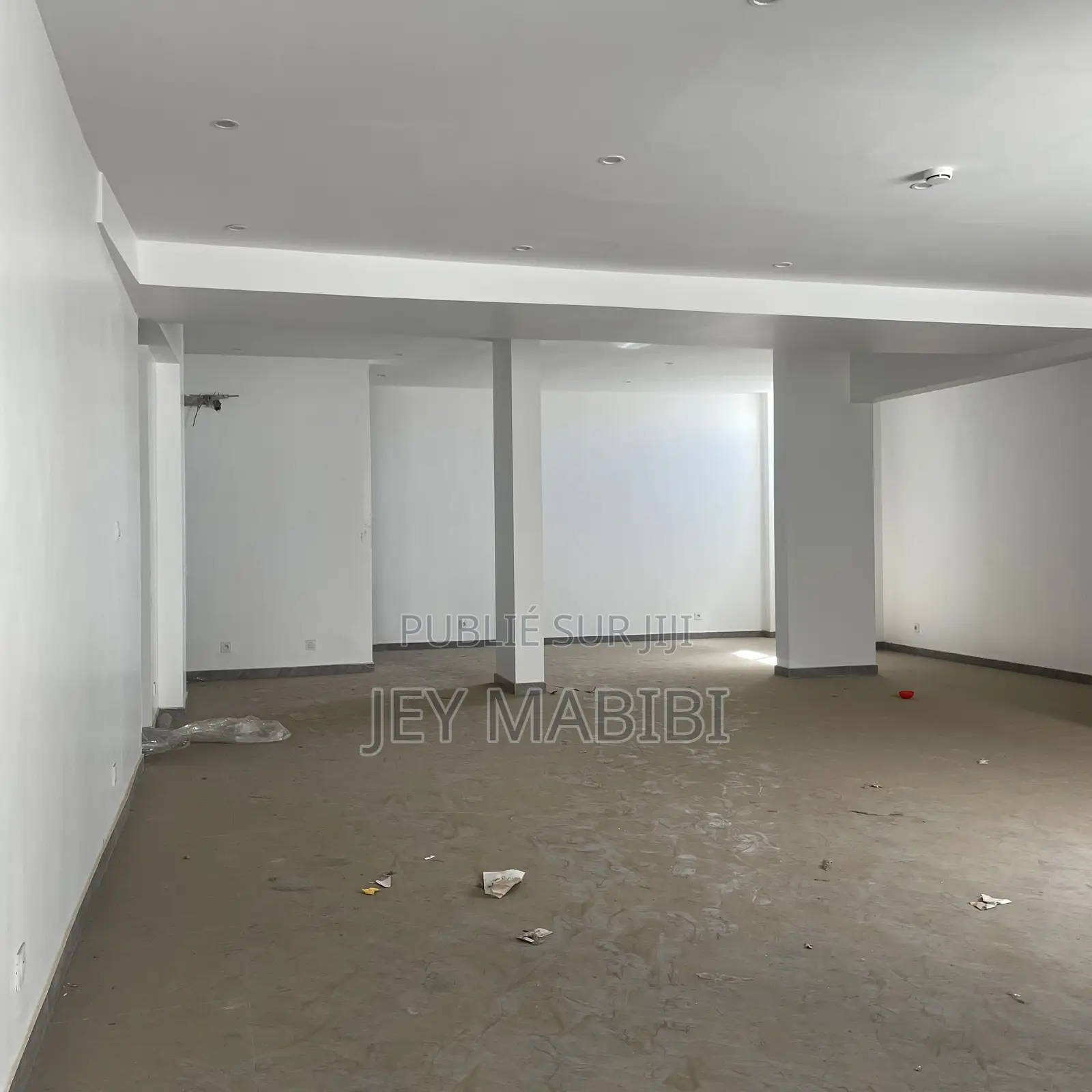 A Loué Pount.E Office/Bureaux