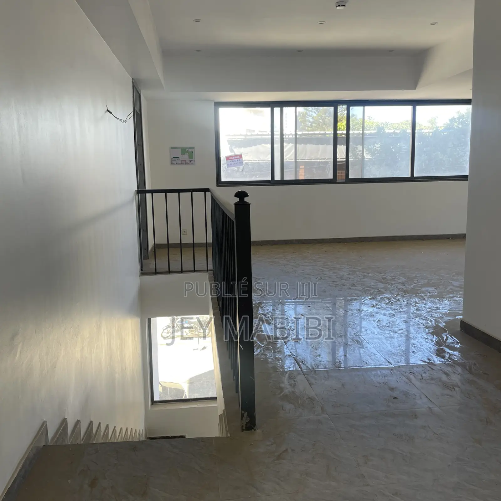 A Loué Pount.E Office/Bureaux