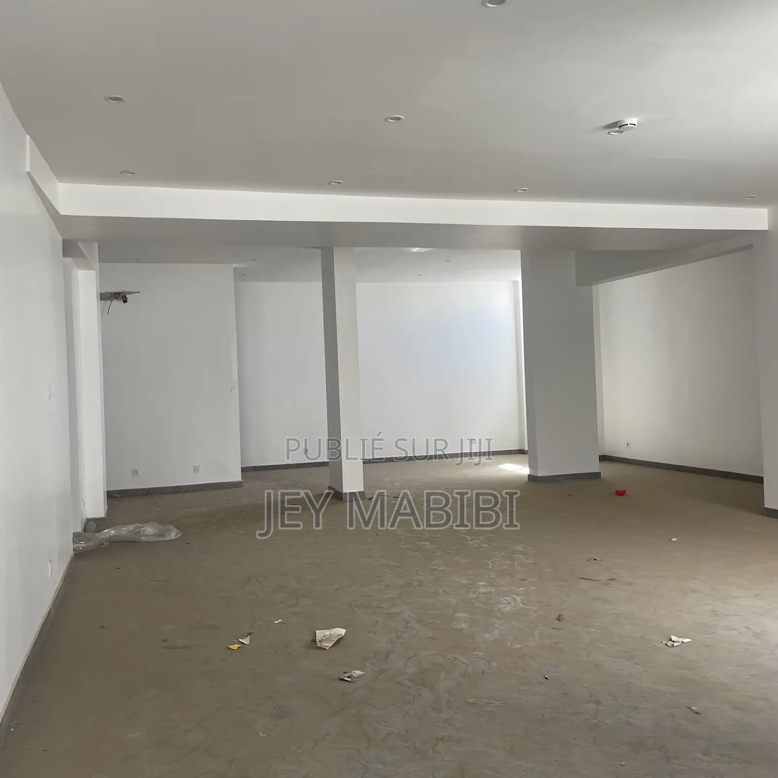 A Loué Pount.E Office/Bureaux