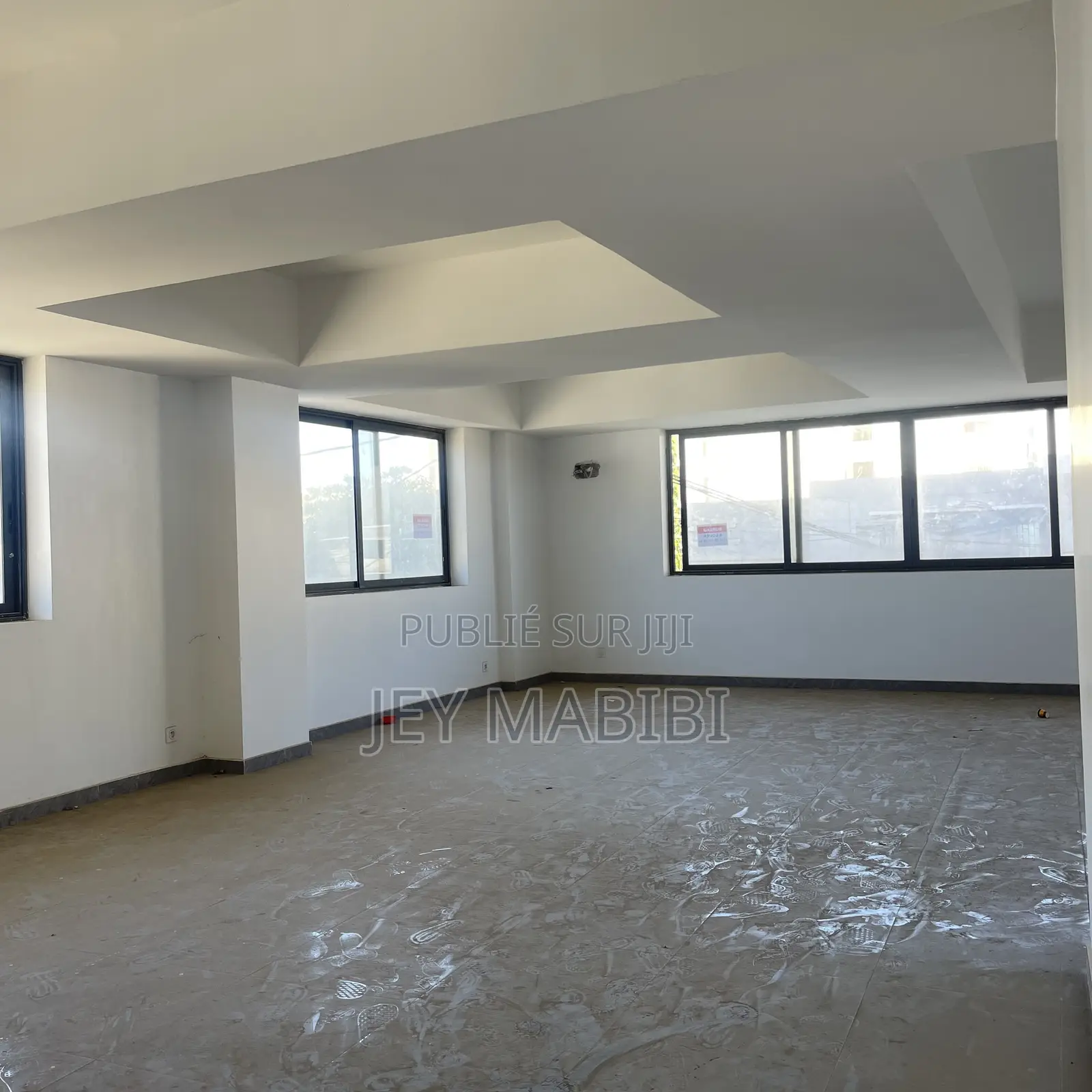 A Loué Pount.E Office/Bureaux