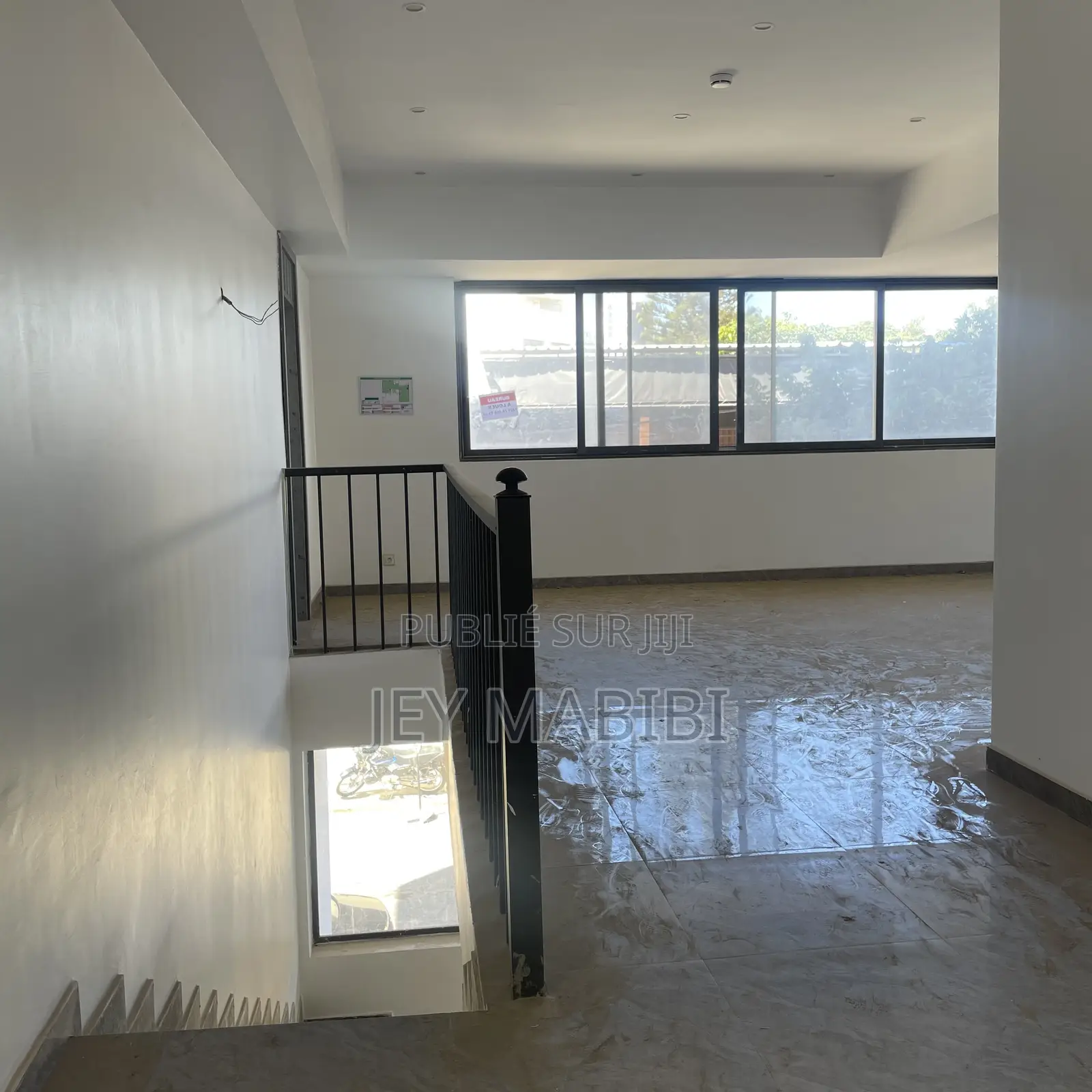 A Loué Pount.E Office/Bureaux