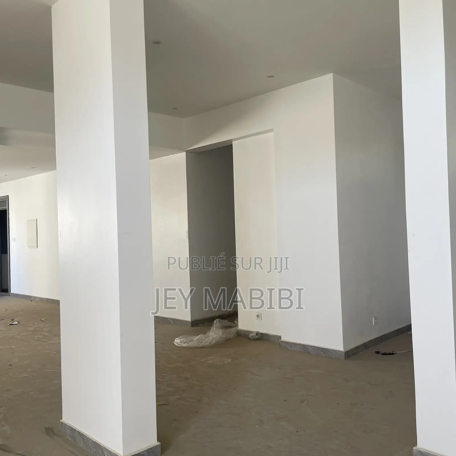 A Loué Pount.E Office/Bureaux