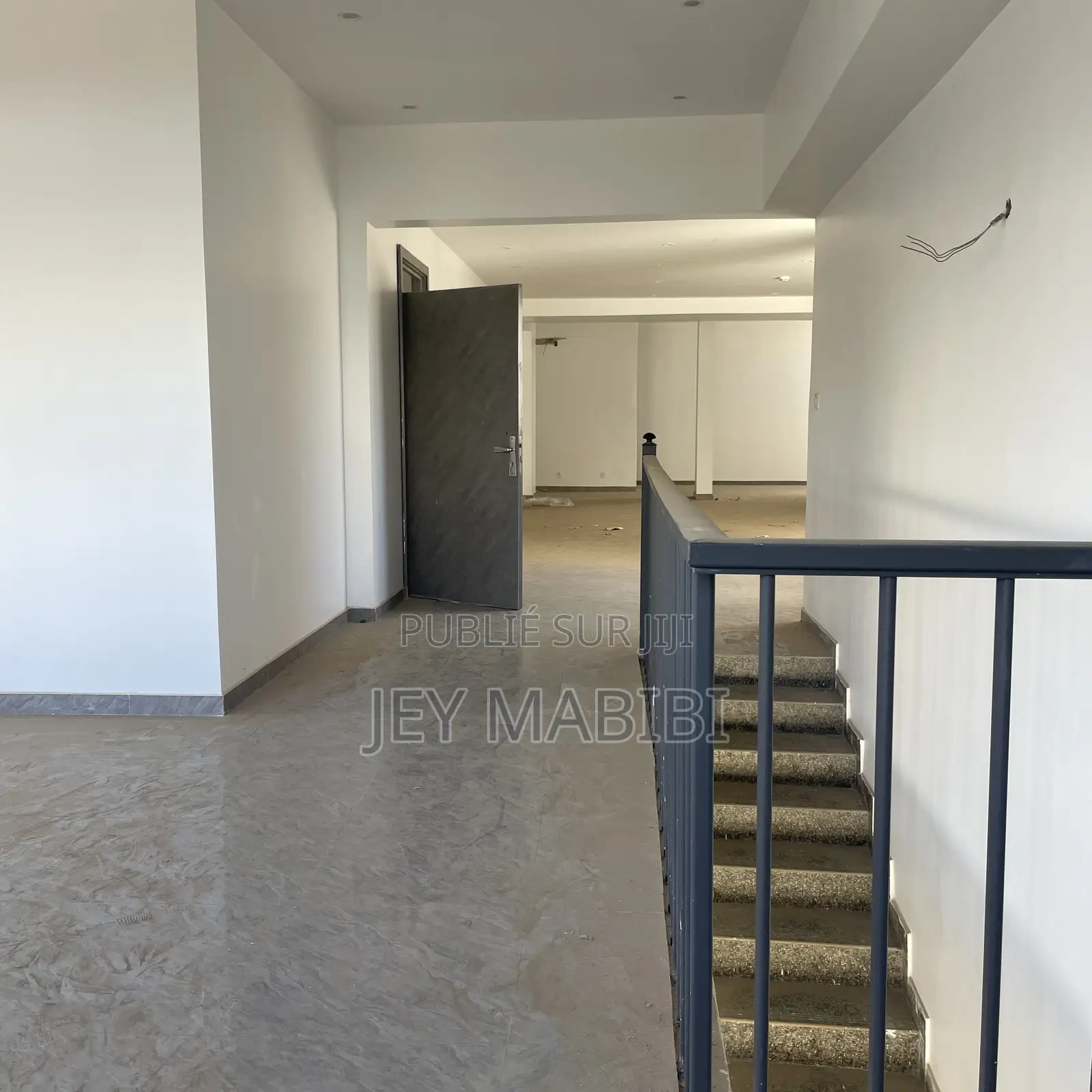 A Loué Pount.E Office/Bureaux