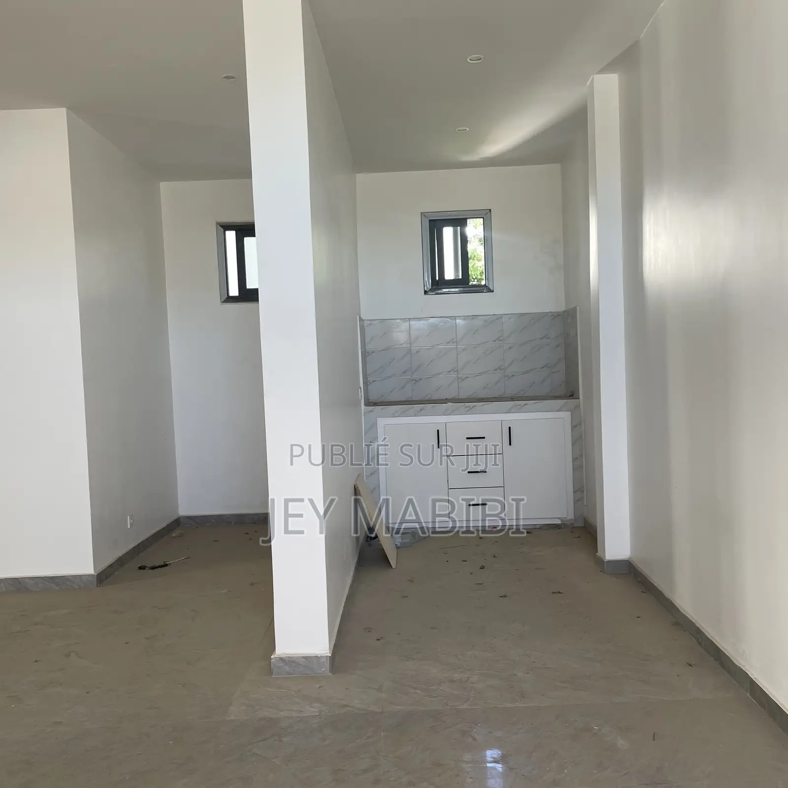 A Loué Pount.E Office/Bureaux