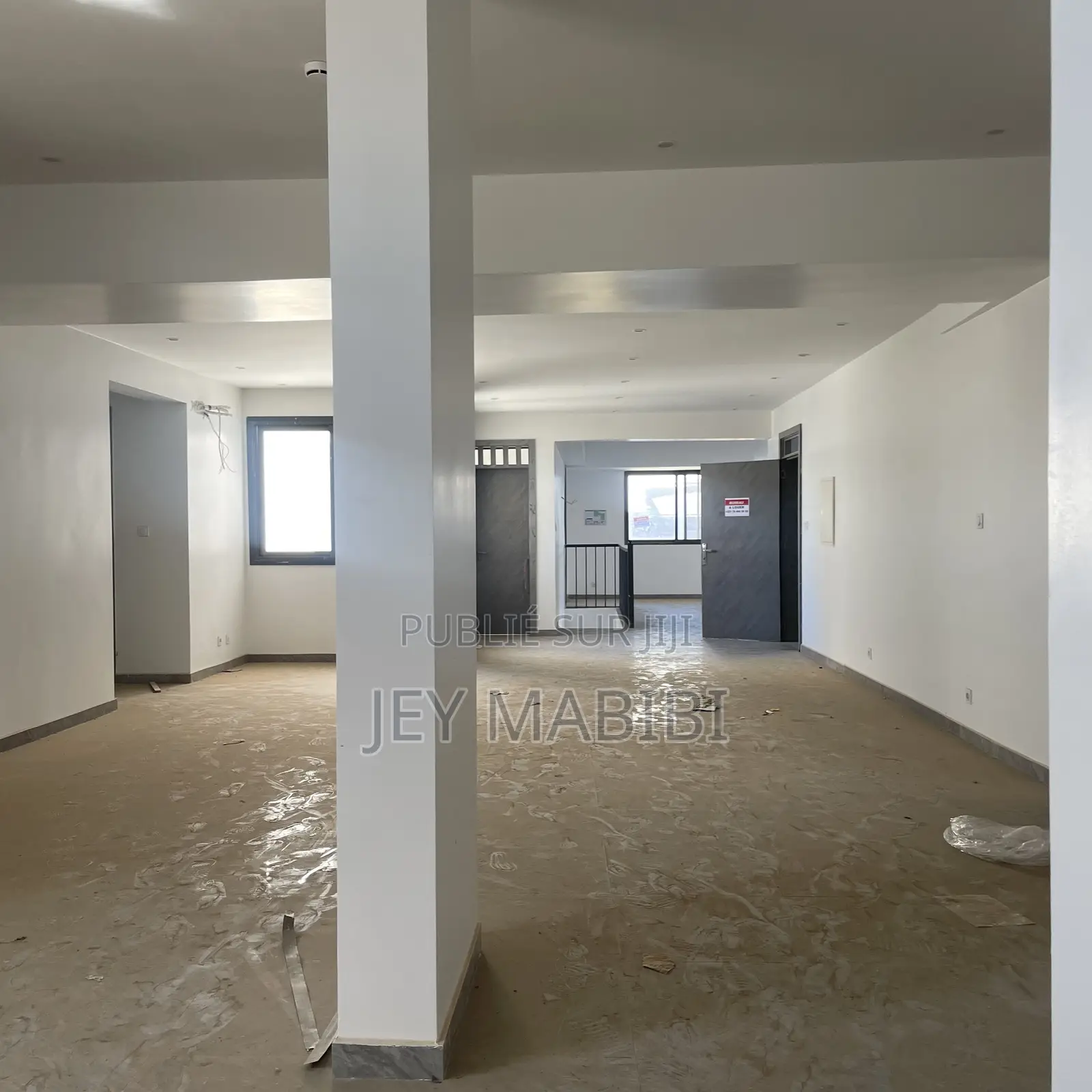 A Loué Pount.E Office/Bureaux