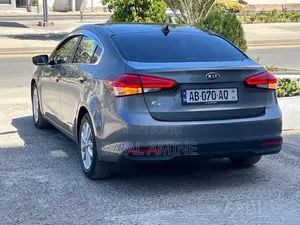 Kia K3000 2016 Gris