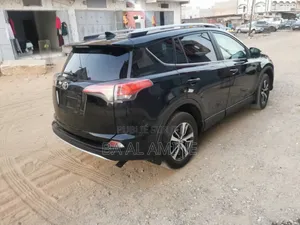 Toyota RAV4 LE AWD (2.5L 4cyl 6A) 2017 Noir