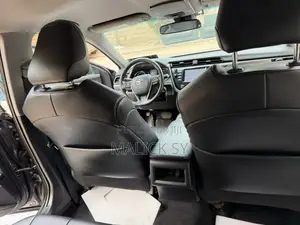 Toyota Camry SE FWD 2020 Gris