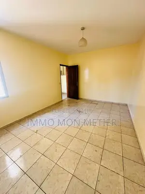 2chbre Appartement dans Appartement F3 À, Cambérène à Louer