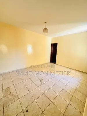 2chbre Appartement dans Appartement F3 À, Cambérène à Louer