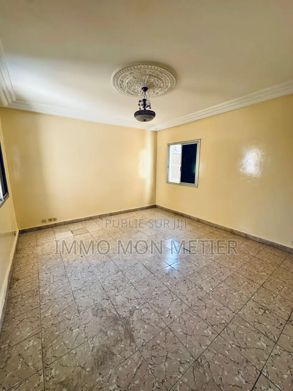 2chbre Appartement dans Appartement F3 À, Cambérène à Louer