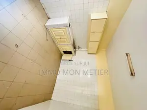 2chbre Appartement dans Appartement F3 À, Cambérène à Louer