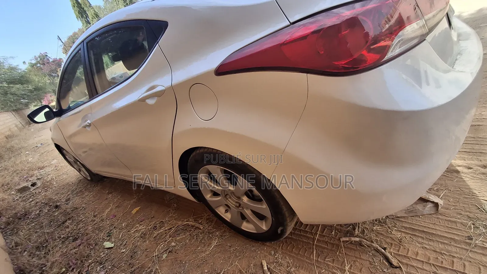 Hyundai Elantra SE Coupe FWD (1.8L 4cyl 6A) 2013 Blanc cassé