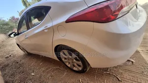 Hyundai Elantra SE Coupe FWD (1.8L 4cyl 6A) 2013 Blanc cassé