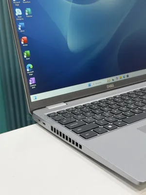 Nouveau Dell Latitude 5550 16GB Intel Core Ultra 5 SSD 256GB