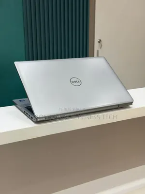 Nouveau Dell Latitude 5550 16GB Intel Core Ultra 5 SSD 256GB