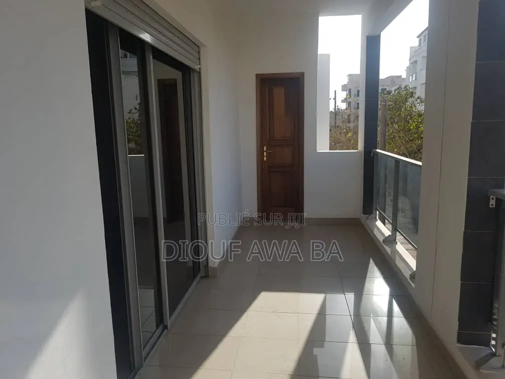 4chbre Appartement dans Location Appartement, Niayes à Louer