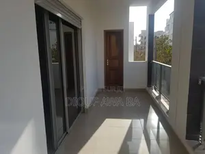 4chbre Appartement dans Location Appartement, Niayes à Louer